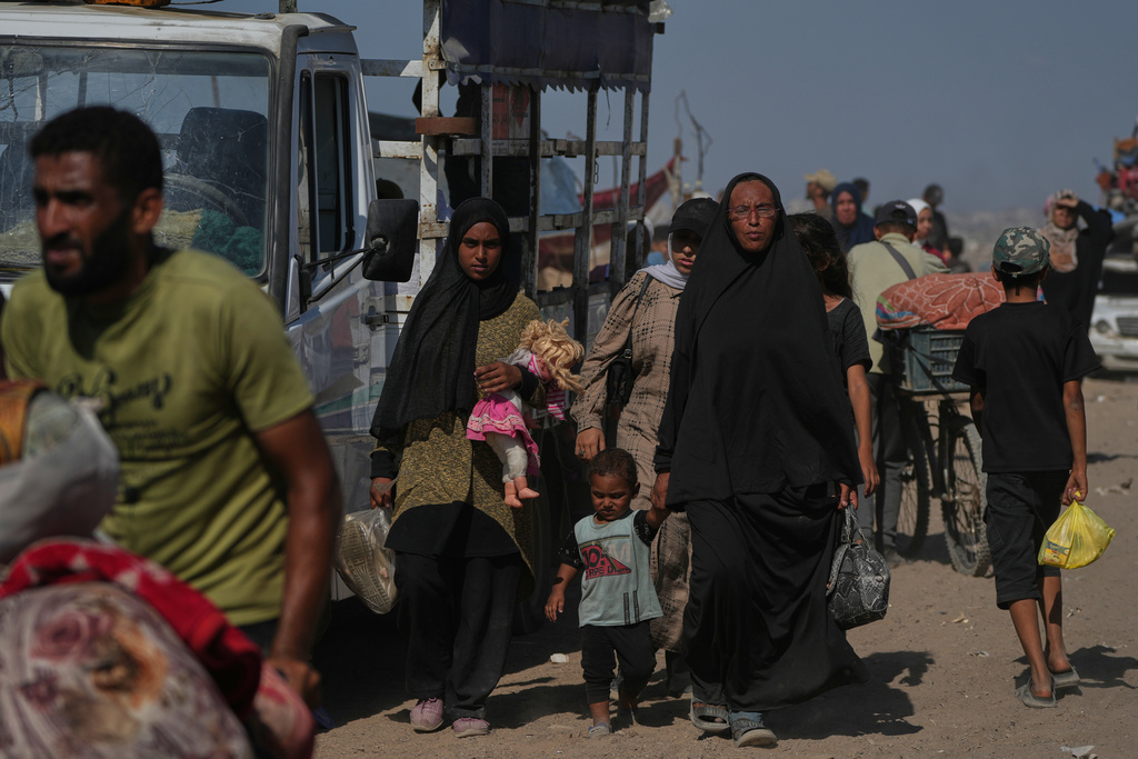 Displaced Palestinians flee northern Gaza Strip as they walk carrying their belongings along the coastal road, near Wadi Gaza, Tuesday, Sept. 23, 2025. (AP Photo/Abdel Kareem Hana)