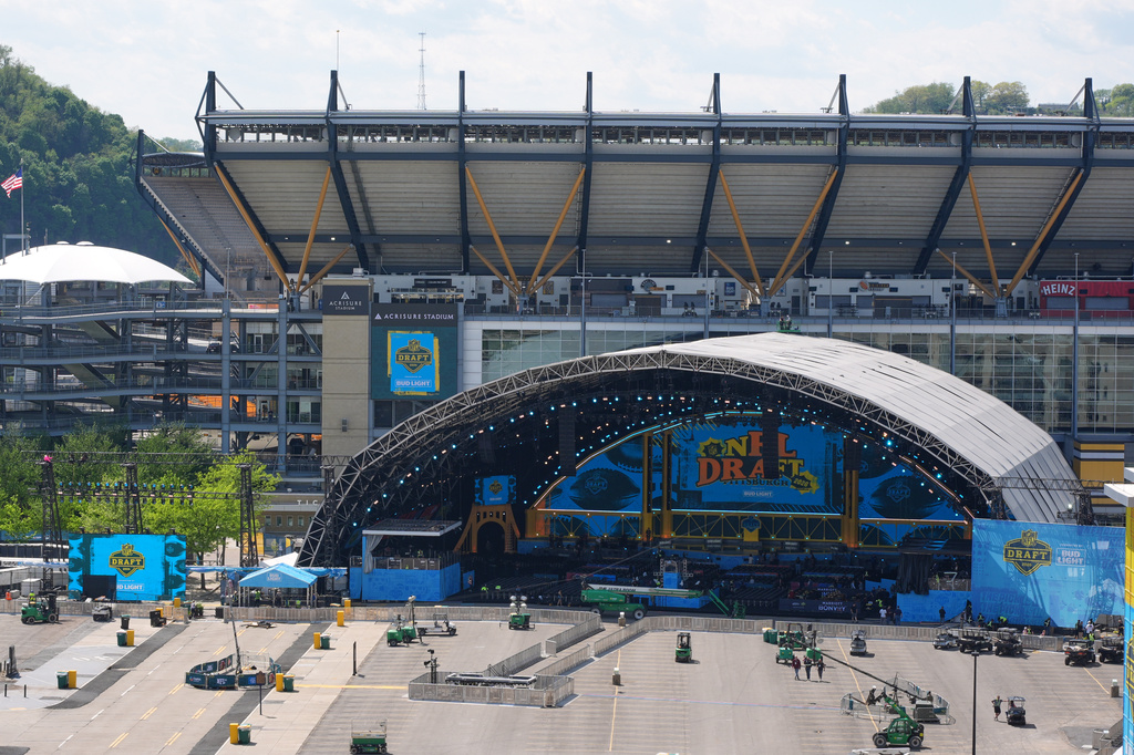 Work continues on the draft stage ahead of the NFL football draft, Wednesday, April 22, 2026, in Pittsburgh. (AP Photo/Gene J. Puskar)