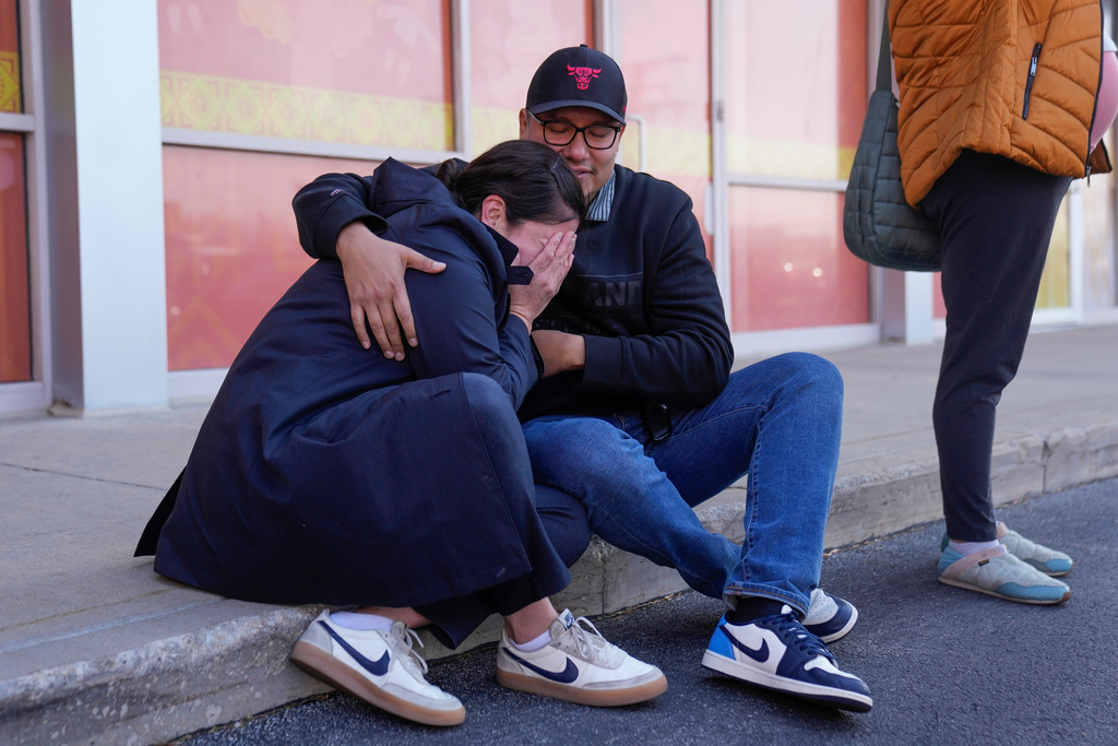 Maria Guzman, left, and Sergio Rocha, parents of young children, comfort each other outside of Rayito de Sol Spanish Immersion Early Learning Center after an employee of the preschool was arrested by federal immigration agents, Wednesday, Nov. 5, 2025, in Chicago. (AP Photo/Erin Hooley)