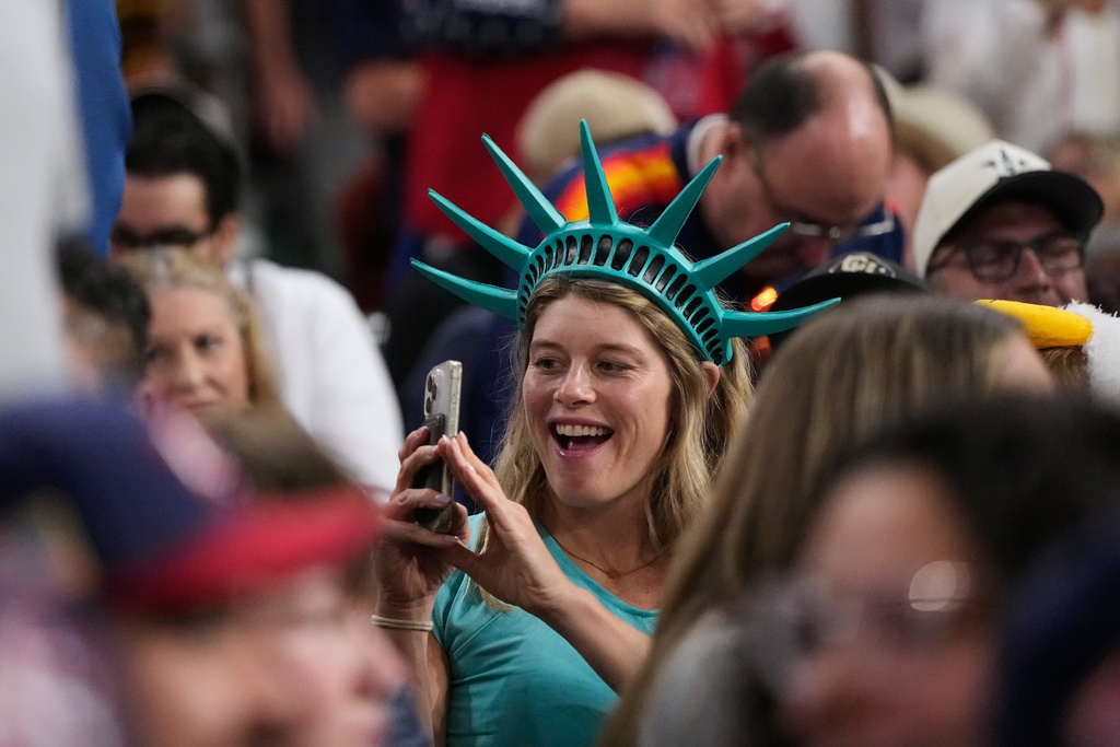 Fans cheer for the United States during the sixth inning of a World Baseball Classic quarterfinal game against Canada, Friday, March 13, 2026, in Houston. (AP Photo/David J. Phillip)