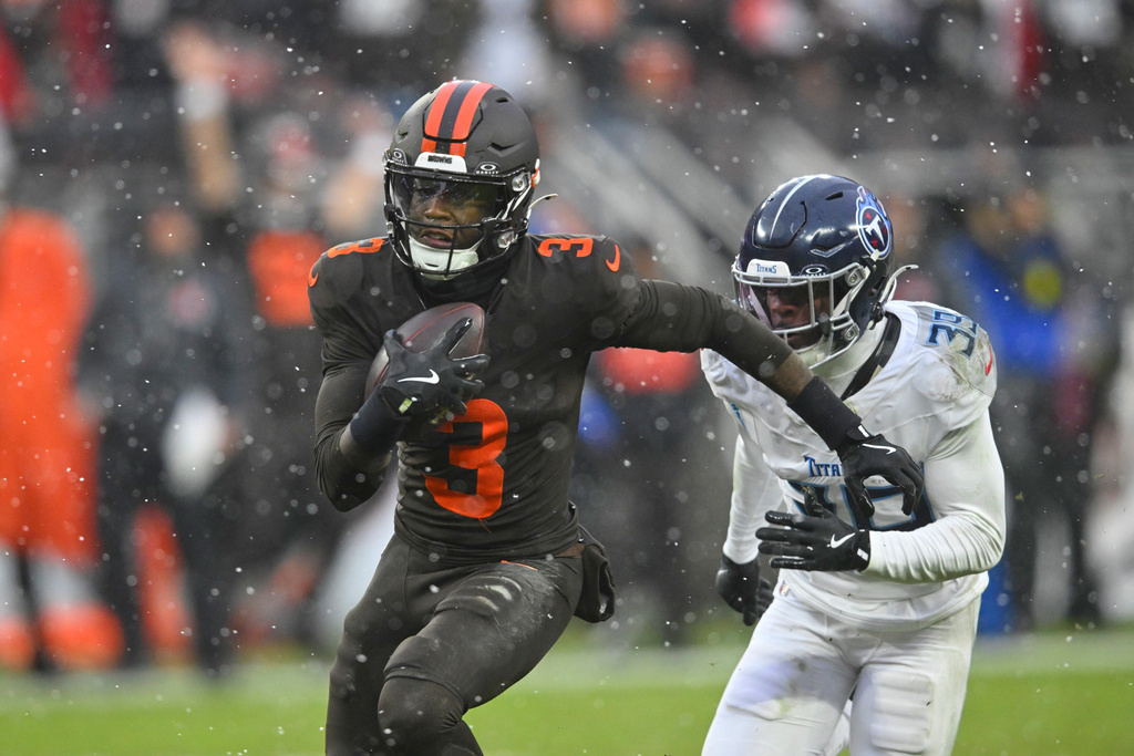 Cleveland Browns wide receiver Jerry Jeudy (3) sprints to the end zone after catching a touchdown pass as Tennessee Titans cornerback Darrell Baker Jr. (39) gives chase in the first half of an NFL football game in Cleveland, Sunday, Dec. 7, 2025. (AP Photo/David Richard)