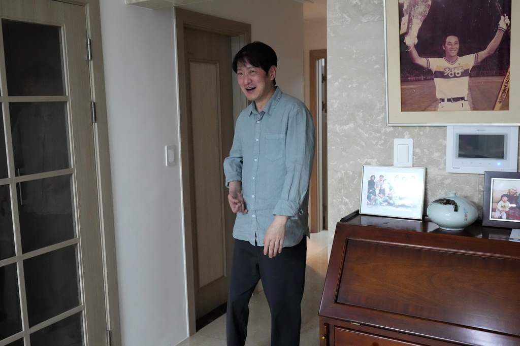 South Korean pianist Lee Hun speaks during an interview in Seoul, South Korea, Wednesday, April 8, 2026. (AP Photo/Lee Jin-man)