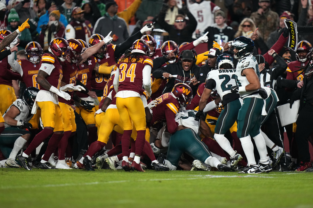 The Washington Commanders recover a fumble against the Philadelphia Eagles on the kickoff return during the first half of an NFL football game, Saturday, Dec. 20, 2025, in Landover, Md. (AP Photo/Stephanie Scarbrough)
