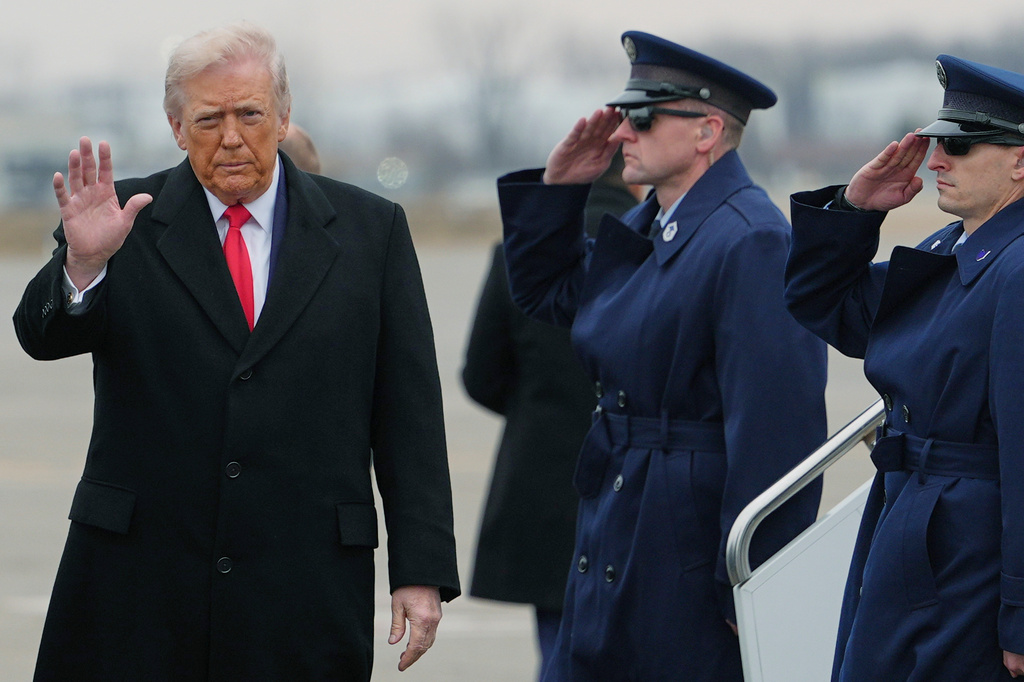 President Donald Trump waves during his arrival at Detroit Metropolitan Wayne County Airport, Tuesday, Jan. 13, 2026, in Detroit. (AP Photo/Evan Vucci)