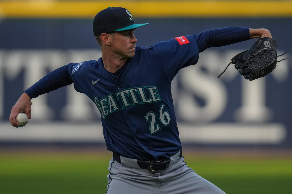 Seattle Mariners starting pitcher Emerson Hancock (26) warms up before a baseball game against the Chicago White Sox, Friday, May 8, 2026, in Chicago. (AP Photo/Erin Hooley)