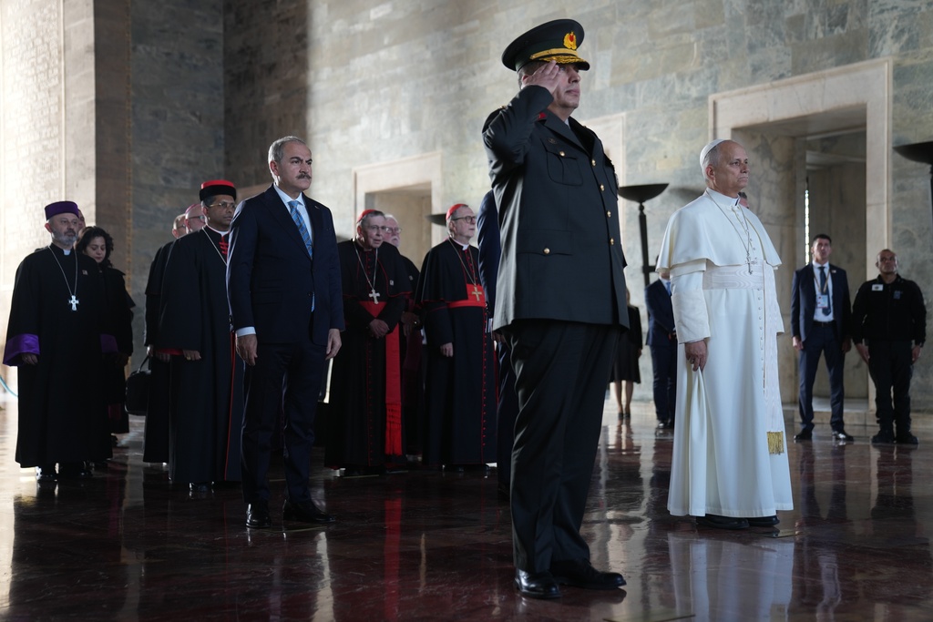 Pope Leo XIV visits the Ataturk Mausoleum in Ankara, Turkey, Thursday, Nov. 27, 2025. (AP Photo/Domenico Stinellis)
