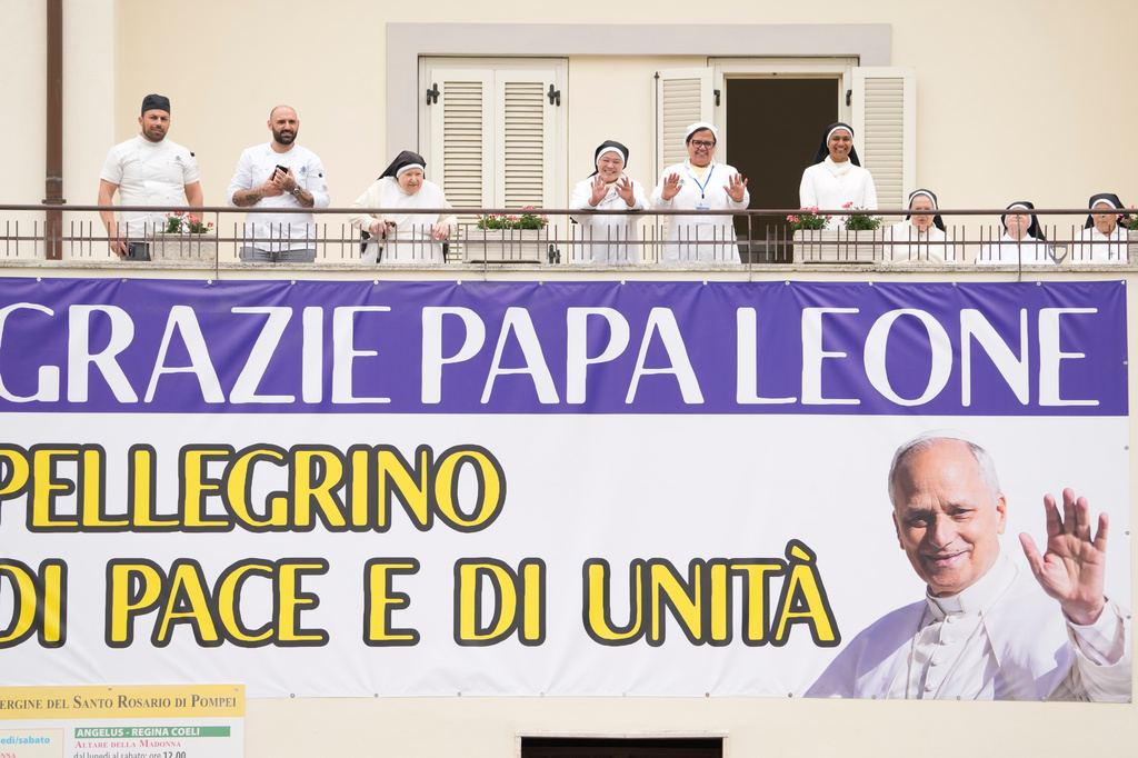 People show a banner reading " Thank you, Pope Leo, pilgrim of peace and unity" during Pope Leo XIV's visit in Pompeii, Italy, Friday, May 8, 2026. (AP Photo/Gregorio Borgia)