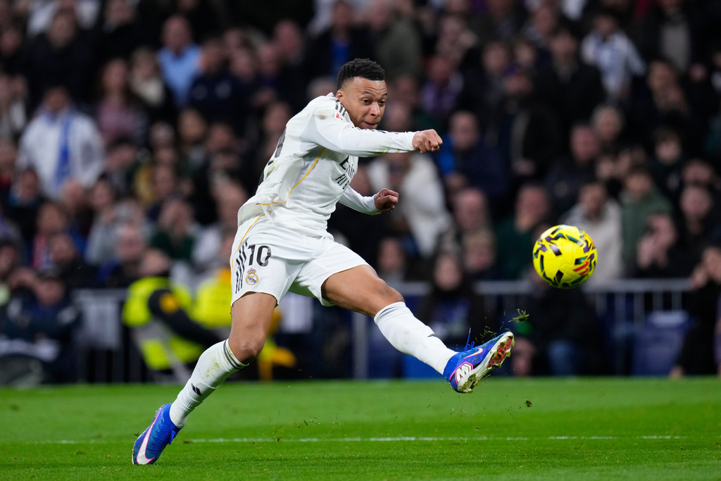 Real Madrid's Kylian Mbappe tries a shot during the Spanish La Liga soccer match between Real Madrid and Rayo Vallecano in Madrid, Spain, Sunday, Feb. 1, 2026. (AP Photo/Manu Fernandez)