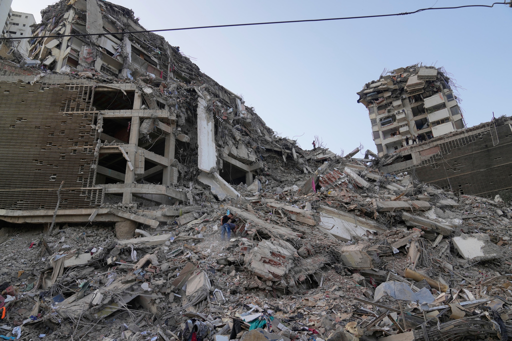 Residents search through the rubble two days after an earthquake struck La Guaira, Venezuela, Friday, June 26, 2026. (AP Photo/Ariana Cubillos)