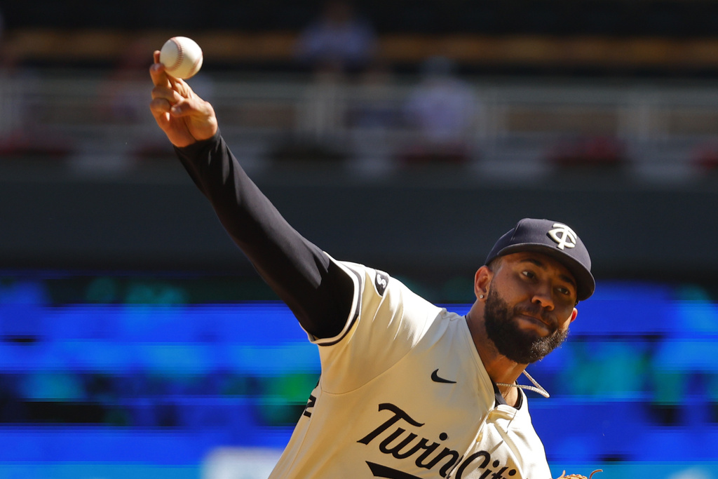 Minnesota Twins starting pitcher Simeon Woods Richardson throws to the Cleveland Guardians in the first inning of a baseball game Sunday, Sept. 21, 2025, in Minneapolis. (AP Photo/Bruce Kluckhohn)