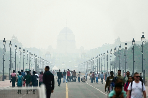 People walk on a street enveloped in smog, in New Delhi, India, Tuesday, Oct. 28, 2025. (AP Photo/Manish Swarup) People walk on a street enveloped in smog, in New Delhi, India, Tuesday, Oct. 28, 2025. (AP Photo/Manish Swarup)