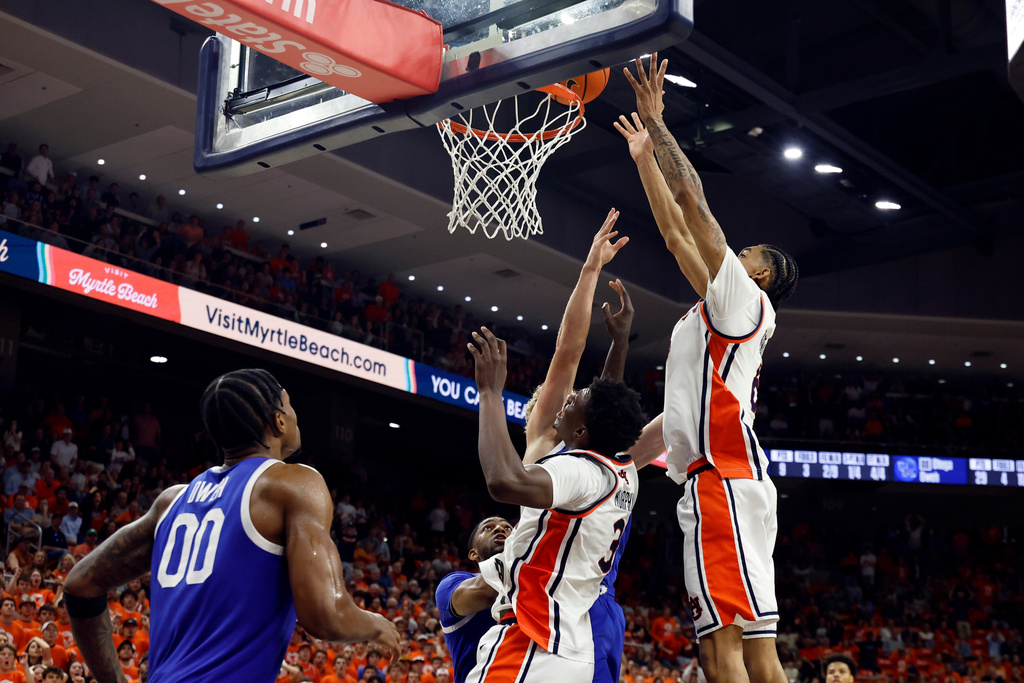 Auburn guard Elyjah Freeman (6) puts up a shot to secure the win over Kentucky during the second half of an NCAA college basketball game Saturday, Feb. 21, 2026, in Auburn, Ala. (AP Photo/Butch Dill)