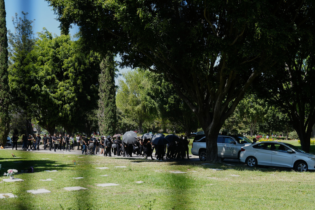 People follow the hearse carrying the remains of who authorities identify as the late Jalisco New Generation Cartel leader Nemesio Oseguera, alias "El Mencho," at Recinto de Paz cemetery for burial in Guadalajara, Mexico, Monday, March 2, 2026. (AP Photo/Refugio Ruiz)