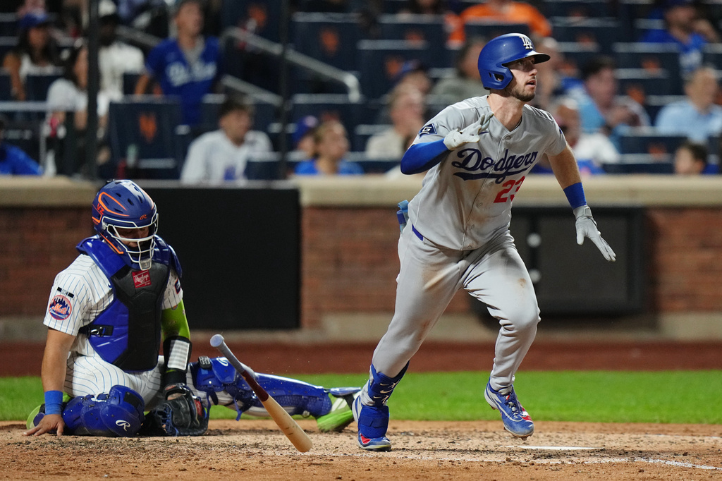 New York Mets catcher Francisco Alvarez, left, reacts as Los Angeles Dodgers' Kyle Tucker follows through on a two-run home run during the eighth inning of a baseball game Friday, July 24, 2026, in New York. (AP Photo/Frank Franklin II)