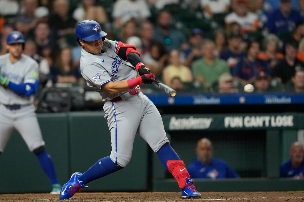 Toronto Blue Jays' Kazuma Okamoto hits a single against the Houston Astros during the fourth inning of a baseball game Monday, Aug. 3, 2026, in Houston. (AP Photo/David J. Phillip)