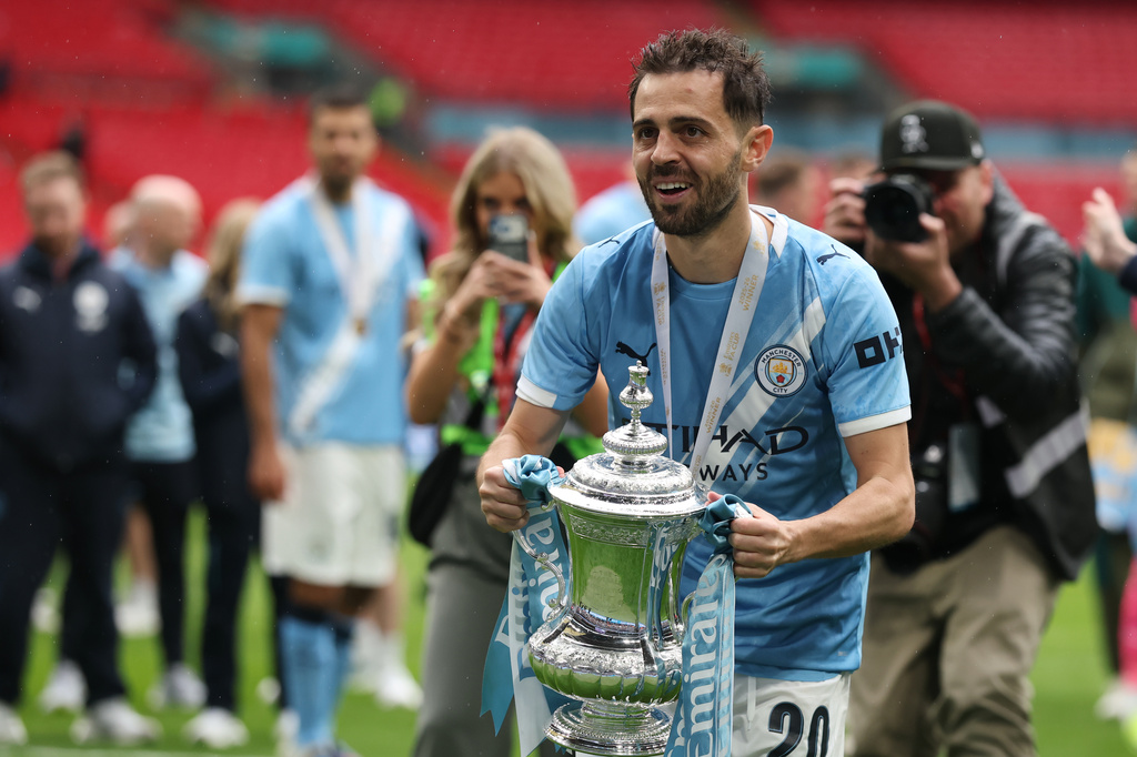 Manchester City's Bernardo Silva holds the winner's trophy after the English FA Cup final soccer match between Chelsea and Manchester City in London, Saturday, May 16, 2026. (AP Photo/Richard Pelham)