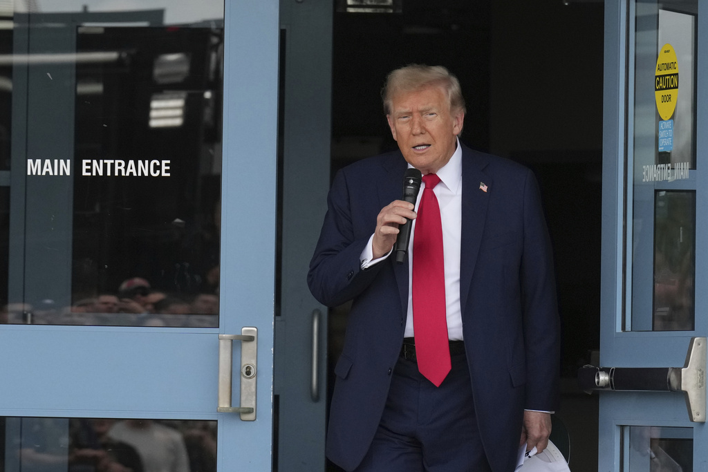 President Donald Trump speaks with members of law enforcement and National Guard soldiers, Thursday, Aug. 21, 2025, in Washington. (AP Photo/Jacquelyn Martin)