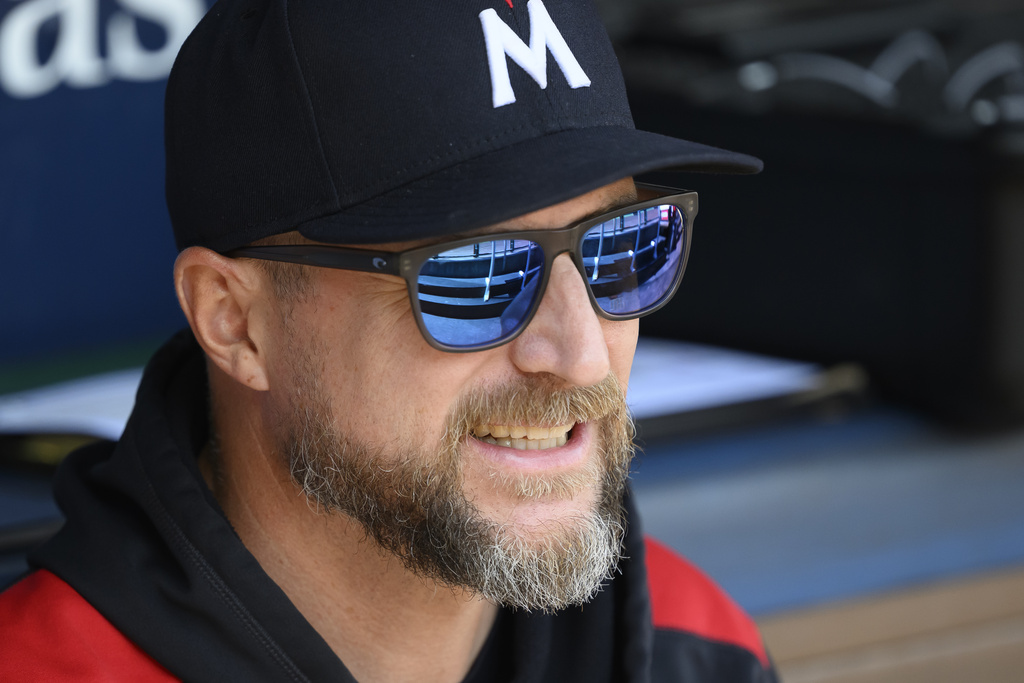 Minnesota Twins manager Rocco Baldelli talks to one of his players before a baseball game against the Kansas City Royals in Kansas City, Mo., Sunday, Sept. 7, 2025. (AP Photo/Reed Hoffmann)