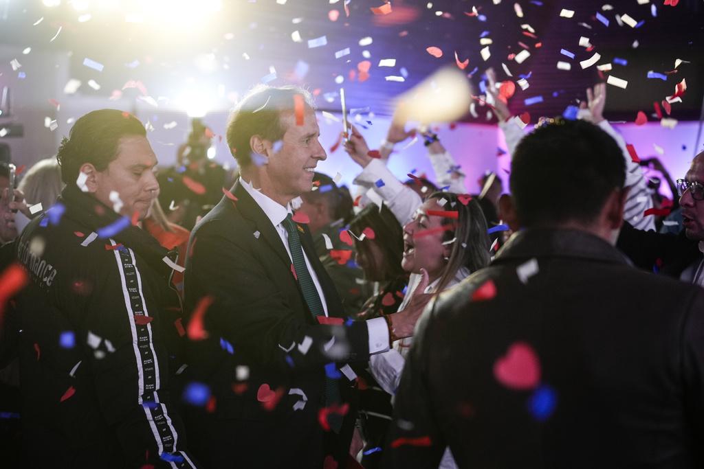 Presidential candidate Jorge "Tuto" Quiroga, center, arrives at his campaign headquarter after early results in the presidential election in La Paz, Bolivia, Sunday, Aug. 17, 2025. (AP Photo/Juan Karita)
