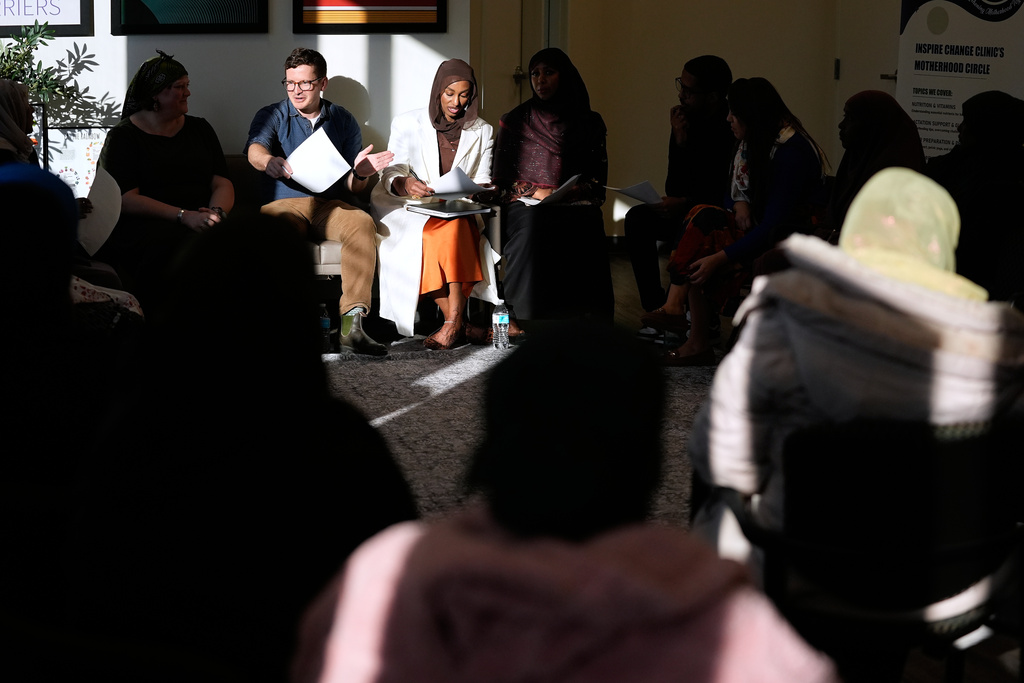 Dr. Bryan Fate, second left, and family nurse practitioner and CEO of Inspire Change Clinic Munira Maalimisaq, middle, lead a community discussion on vaccine education at Inspire Change Clinic, Nov. 22, 2025, in Minneapolis. (AP Photo/Abbie Parr)