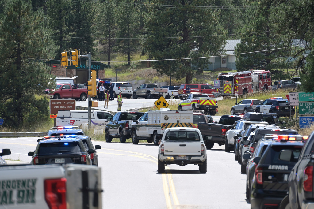 Law enforcement and emergency personnel respond to a shooting at Evergreen High School Wednesday, Sept. 10, 2025, in Evergreen, Colo. (Hyoung Chang/The Denver Post via AP)