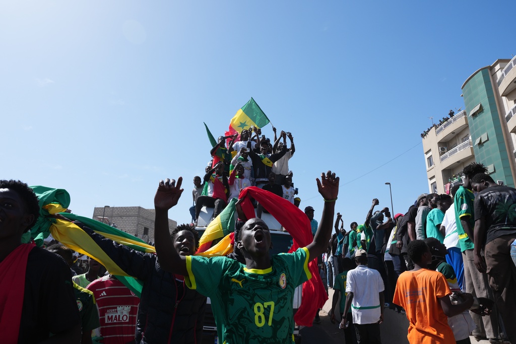 Thousands of fans cheer the Senegalese soccer team celebrating their victory in the Africa Cup of Nations soccer tournament, in Dakar, Senegal, Tuesday, Jan. 20, 2026. (AP Photo/Misper Apawu)