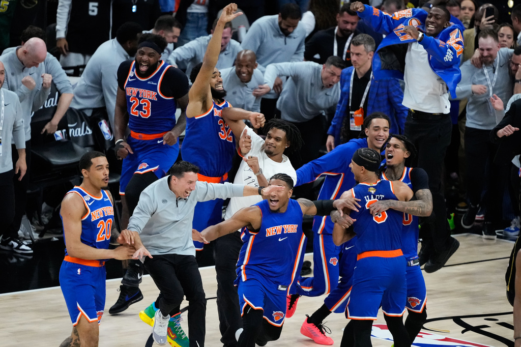 The New York Knicks celebrate after defeating the San Antonio Spurs in Game 5 of the NBA Finals basketball series, Saturday, June 13, 2026, in San Antonio. (AP Photo/Ross D. Franklin)