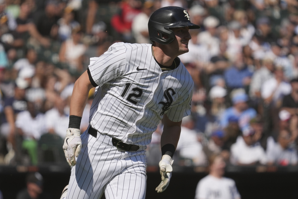 Chicago White Sox's Colson Montgomery rounds the bases after hitting a solo home run during the sixth inning of a baseball game against the New York Yankees in Chicago, Sunday, Aug. 31, 2025. (AP Photo/Nam Y. Huh)