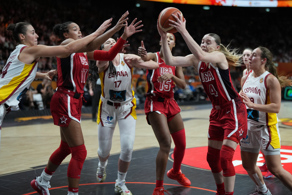 Paige Bueckers, of the United States, gets a rebound during the Women's Basketball World Cup semifinal match between the United States and Spain in Berlin, Saturday, Sept. 12, 2026. (AP Photo/Ebrahim Noroozi)