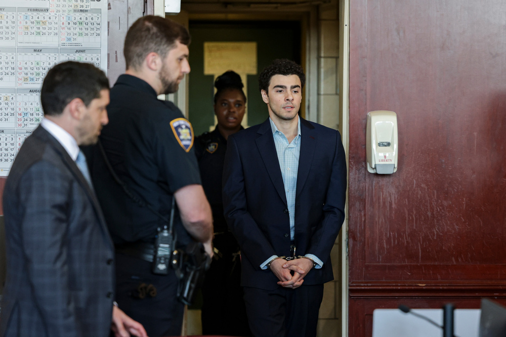 Luigi Mangione arrives for a hearing in Manhattan Criminal Court in New York, Monday, May 18, 2026. (Jeenah Moon/Pool Photo via AP)