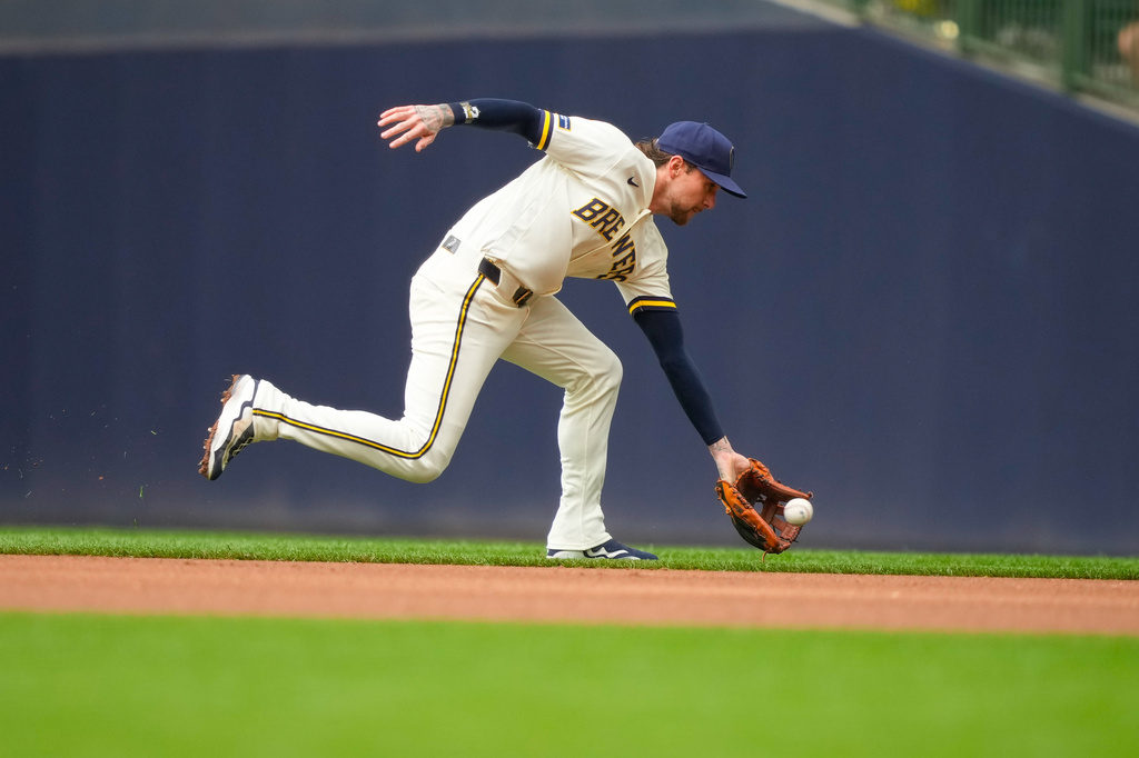 Milwaukee Brewers second baseman Brice Turang fields a ground ball hit by Pittsburgh Pirates' Jacob Gonzalez during the third inning of a baseball game Thursday, Aug. 6, 2026, in Milwaukee. (AP Photo/Kayla Wolf)