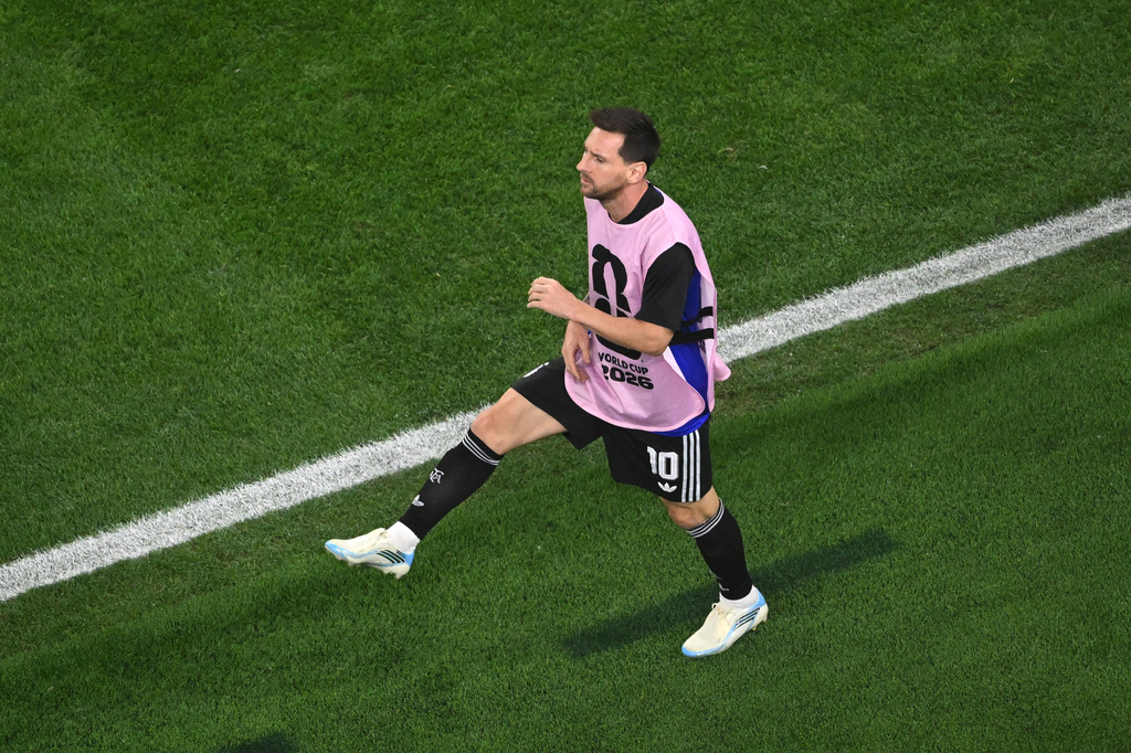 Argentina's Lionel Messi (10) warms up on the sidelines during the World Cup Group J soccer match between Jordan and Argentina in Arlington, Texas, near Dallas, Saturday, June 27, 2026. (AP Photo/Jessica Tobias)