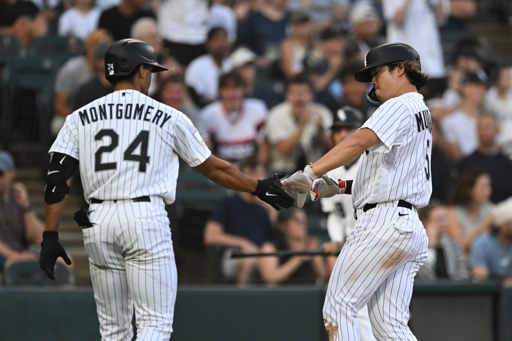 Chicago White Sox's Munetaka Murakami, right, celebrates with teammate Braden Montgomery (24) after scoring on a Chase Meidroth sacrifice fly during the first inning of a baseball game against the New York Yankees in Chicago, Monday, July 27, 2026. (AP Photo/Paul Beaty)