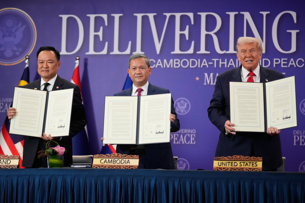 President Donald Trump, Cambodian Prime Minister Hun Manet, left, and Thailand's Prime Minister Anutin Charnvirakul pose with their documents during a signing ceremony on the sidelines of the ASEAN Summit in Kuala Lumpur, Malaysia, Sunday, Oct. 26, 2025. (AP Photo/Mark Schiefelbein)