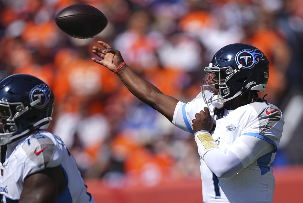 Tennessee Titans quarterback Cam Ward (1) throws a pass during the first half of an NFL football game against the Denver Broncos, Sunday, Sept. 7, 2025, in Denver. (AP Photo/David Zalubowski)