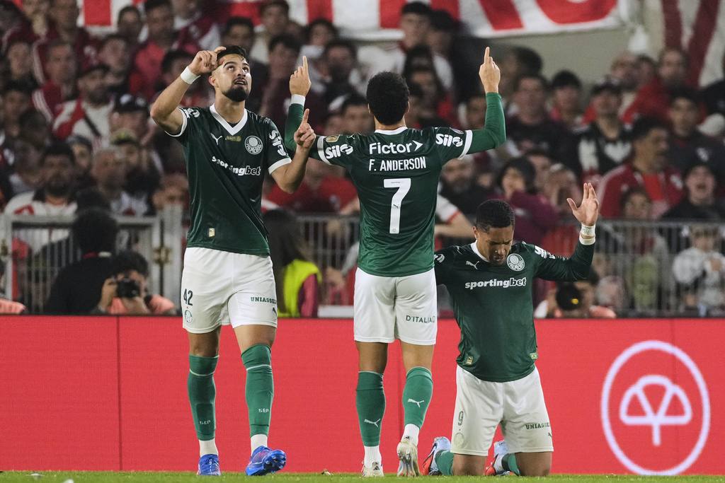 Vitor Roque of Brazil's Palmeiras, right, celebrates scoring his side's second goal against Argentina's River Plate during a Copa Libertadores quarterfinal soccer match at the Monumental stadium in Buenos Aires, Argentina, Wednesday, Sept. 17, 2025. (AP Photo/Gustavo Garello)