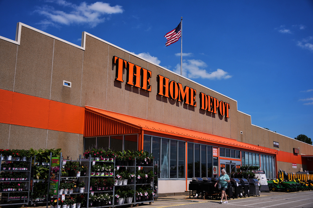 Home Depot's sales are lifted by customers who focused on smaller projects over ...