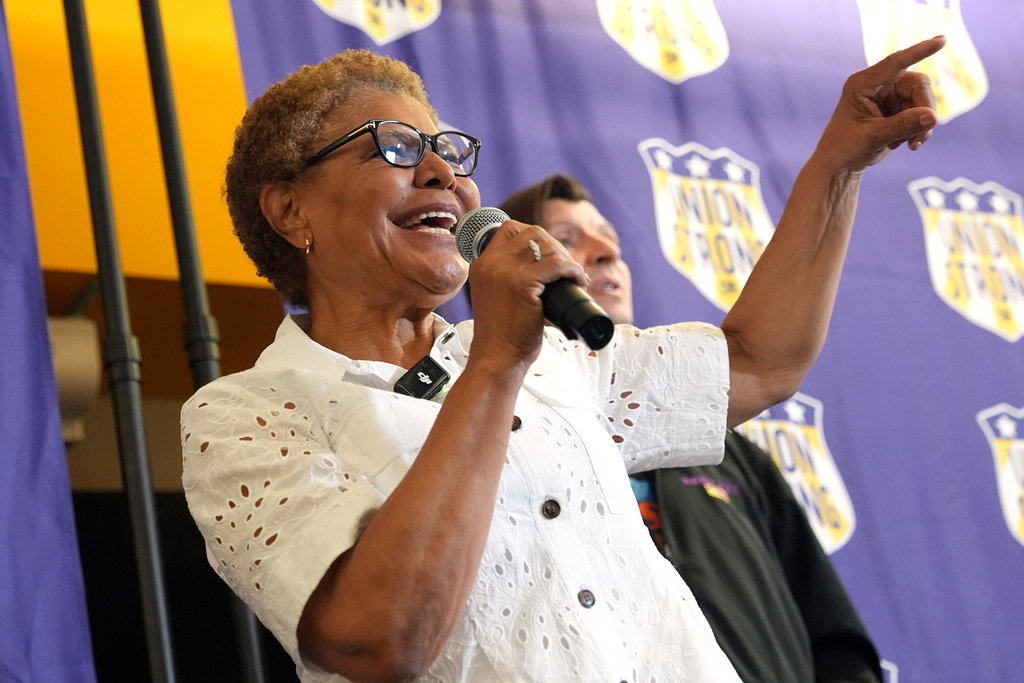 Los Angeles Mayor Karen Bass addresses union members during a campaign event at SEIU 721 headquarters in Los Angeles on Saturday, May 30, 2026. (AP Photo/Scott Strazzante)
