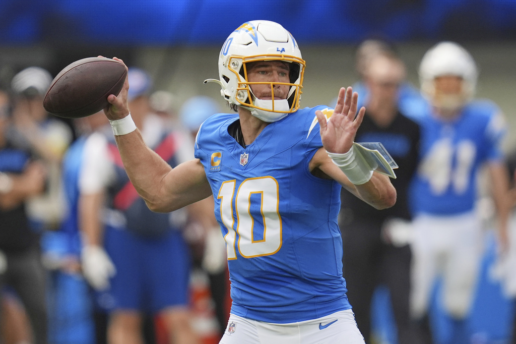 Los Angeles Chargers quarterback Justin Herbert (10) throws a pass during the first half an NFL football game against the Denver Broncos, Sunday, Sept. 21, 2025, in Inglewood, Calif. (AP Photo/Gregory Bull)