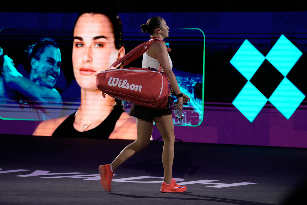 Amanda Anisimova of the United States leaves the court after losing against Aryna Sabalenka of Belarus in the women's singles semifinal match at the WTA tennis finals in Riyadh, Saudi Arabia, Friday, Nov. 7, 2025. (AP Photo/Fatima Shbair)