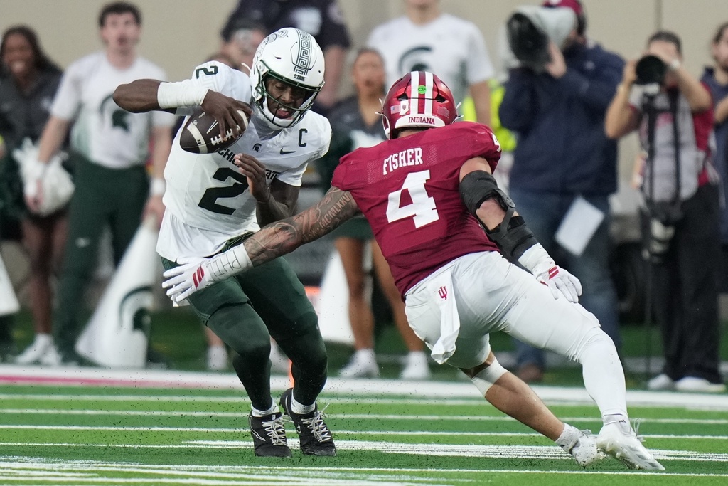 Michigan State quarterback Aidan Chiles (2) runs against Indiana linebacker Aiden Fisher (4) during the second half of an NCAA college football game, Saturday, Oct. 18, 2025, in Bloomington, Ind. (AP Photo/AJ Mast)