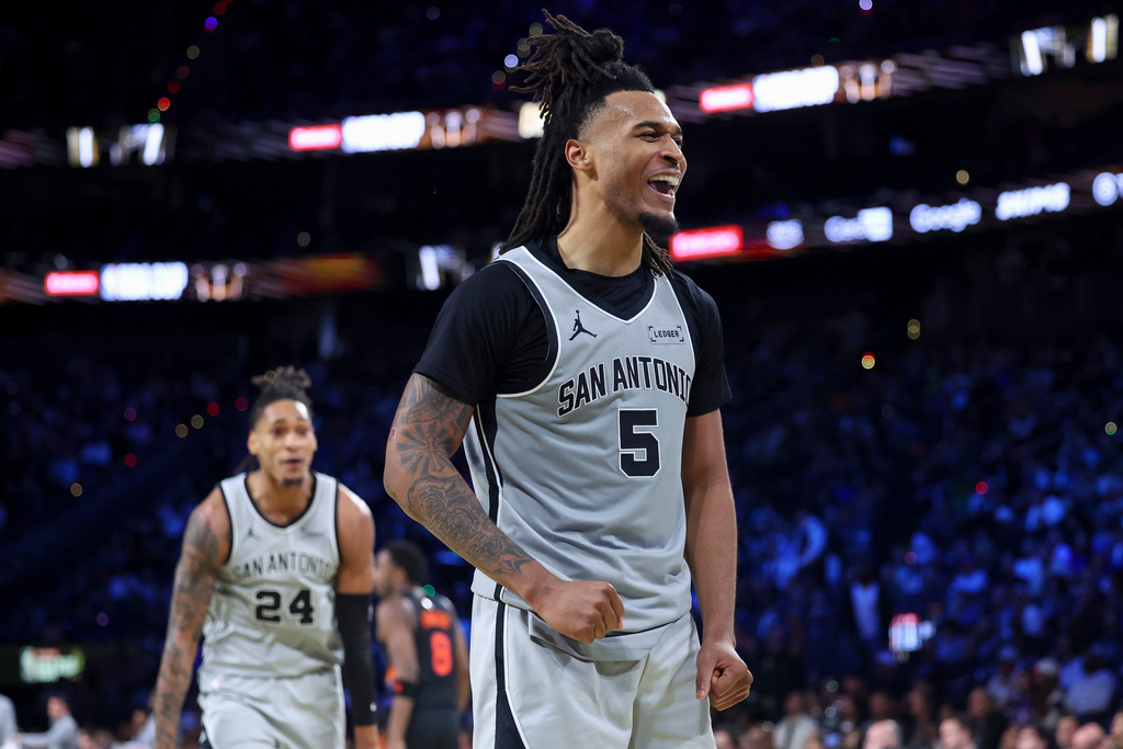 San Antonio Spurs guard Stephon Castle (5) reacts after a dunk against the New York Knicks during the first half of the NBA Cup championship basketball game Tuesday, Dec. 16, 2025, in Las Vegas. (AP Photo/Ian Maule)