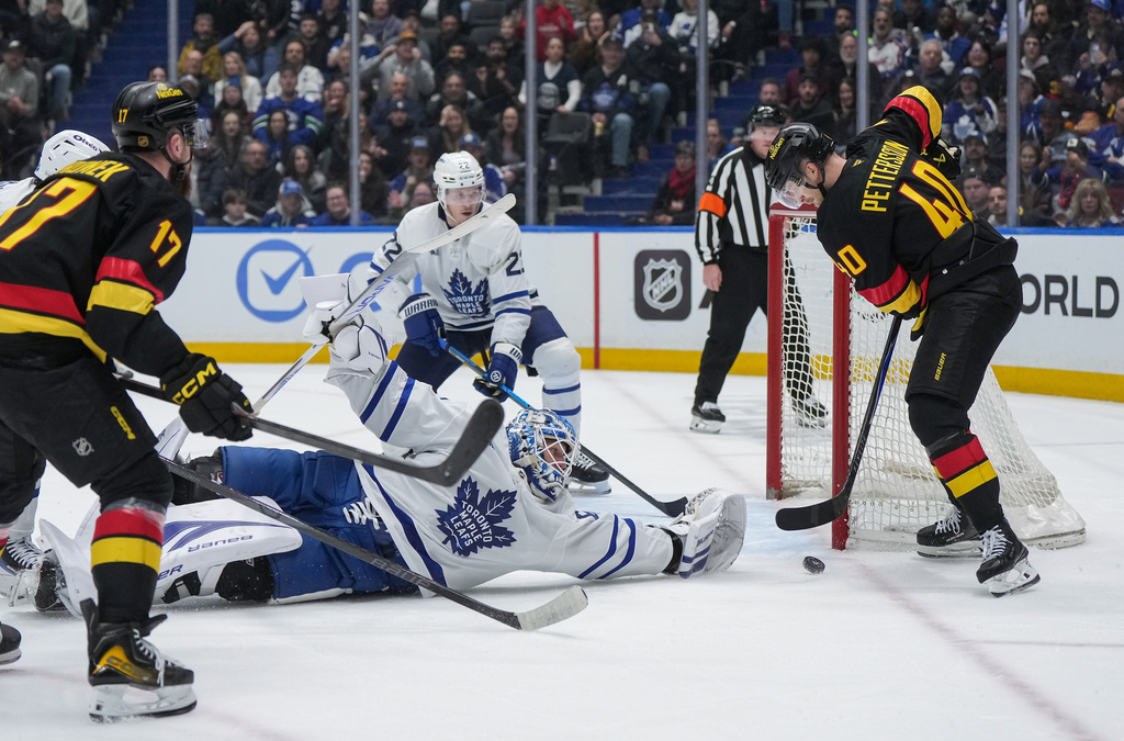 Vancouver Canucks' Elias Pettersson (40) fails to score against Toronto Maple Leafs goalie Joseph Woll (60) during overtime of an NHL hockey game, in Vancouver, on Saturday, Jan. 31, 2026. (Darryl Dyck/The Canadian Press via AP)