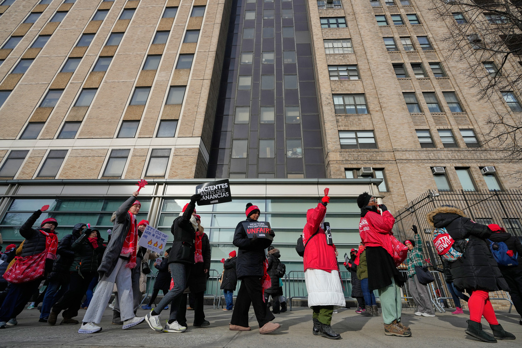 Striking nurses and supporters demonstrate outside NewYork-Presbyterian Hospital in New York, Thursday, Jan. 22, 2026. (AP Photo/Seth Wenig)