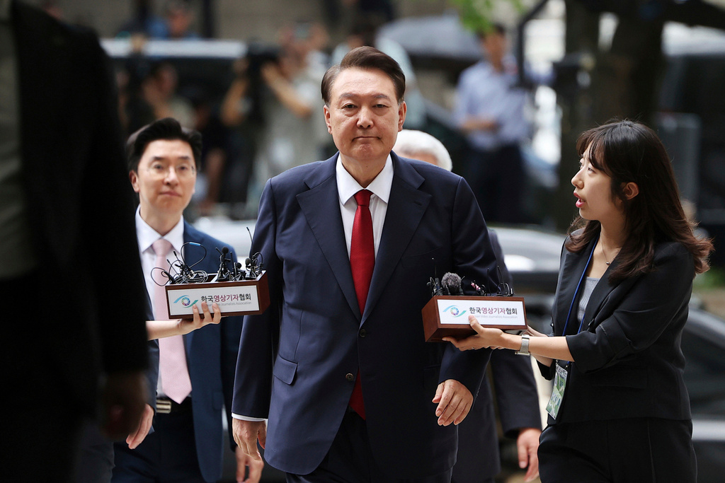 FILE - Former South Korean President Yoon Suk Yeol, center, arrives at a court to attend a hearing to review his arrest warrant requested by special prosecutors in Seoul, South Korea, July 9, 2025. (Kim Hong-Ji/Pool Photo via AP, File)