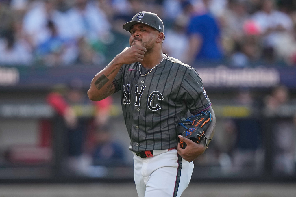 New York Mets pitcher Freddy Peralta reacts as he leaves during the fifth inning of a baseball game against the Boston Red Sox Saturday, July 11, 2026, in New York. (AP Photo/Frank Franklin II)