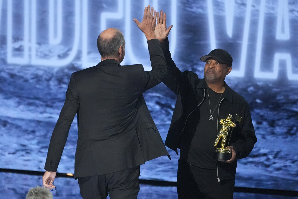Chuck D, right, presents the video vanguard award to Krist Novoselic of Nirvana during the MTV Video Music Awards on Sunday, Sept. 27, 2026, at the Peacock Theater in Los Angeles. (AP Photo/Chris Pizzello)