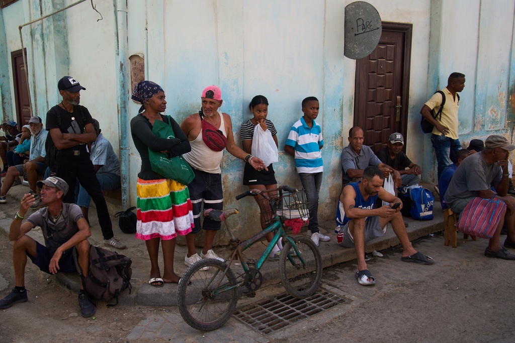People wait their turn to buy bread during a blackout in Havana, Cuba, Thursday, March 5, 2026. (AP Photo/Ramon Espinosa)