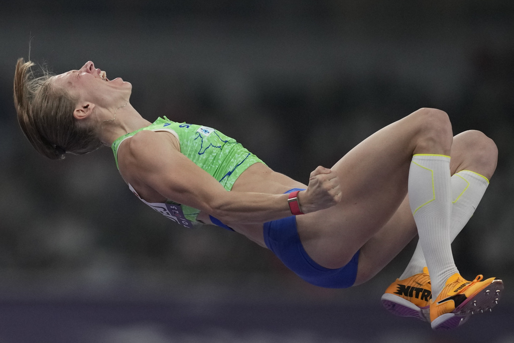Slovenia's Tina Sutej reacts after an attempt in the women's pole vault final at the World Athletics Championships in Tokyo, Wednesday, Sept. 17, 2025. (AP Photo/Louise Delmotte)