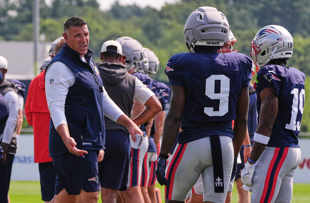 New England Patriots head coach Mike Vrabel, left, talks with wide receiver Kayshon Boutte (9) during a NFL football training camp, Tuesday, Aug. 11, 2026, in Foxborough, Mass. (AP Photo/Charles Krupa)